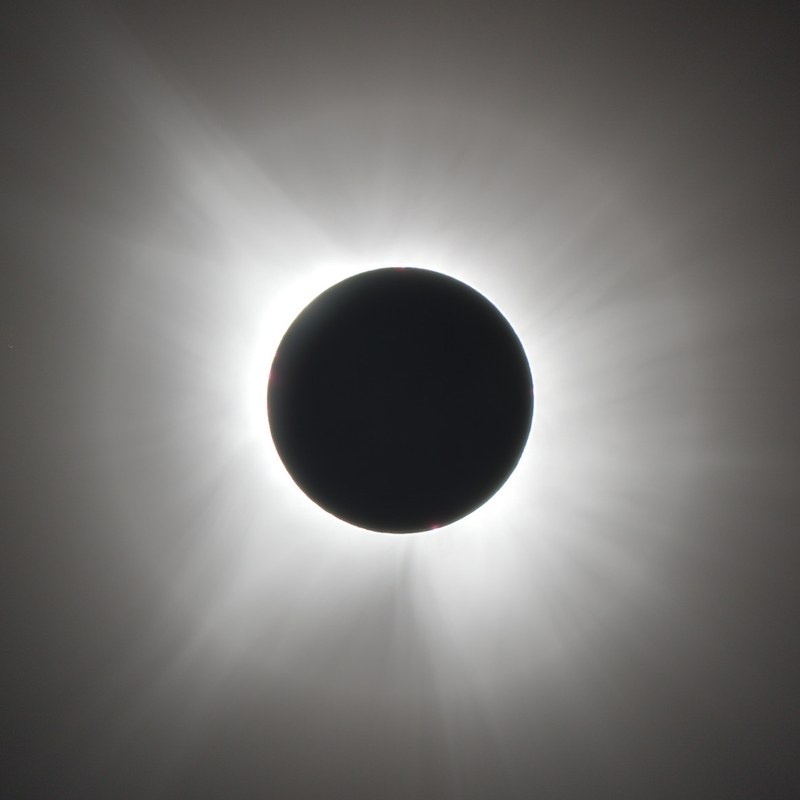 The merged composite from the same bracket — the corona's structure visible