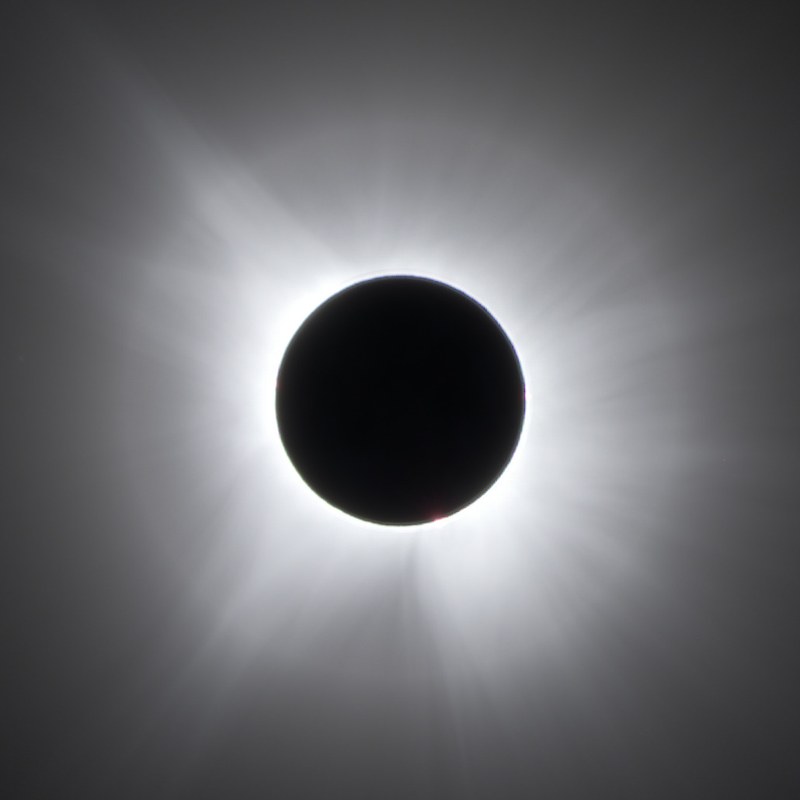 The merged composite from the same bracket — the corona's structure visible