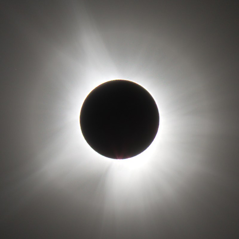 The merged composite from the same bracket — the corona's structure visible