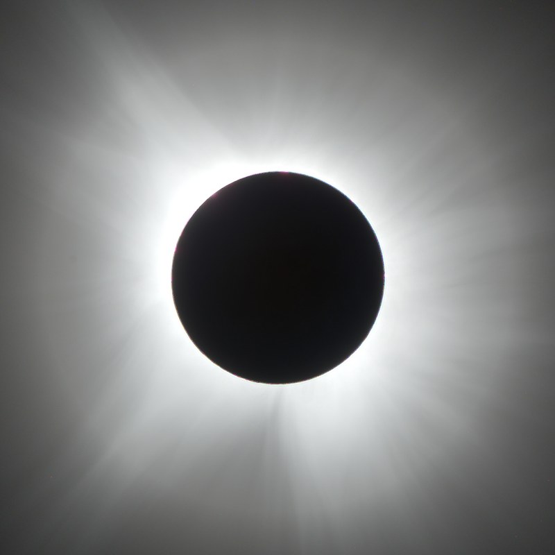 The merged composite from the same bracket — the corona's structure visible